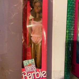 1989 Fun to Dress African American Barbie